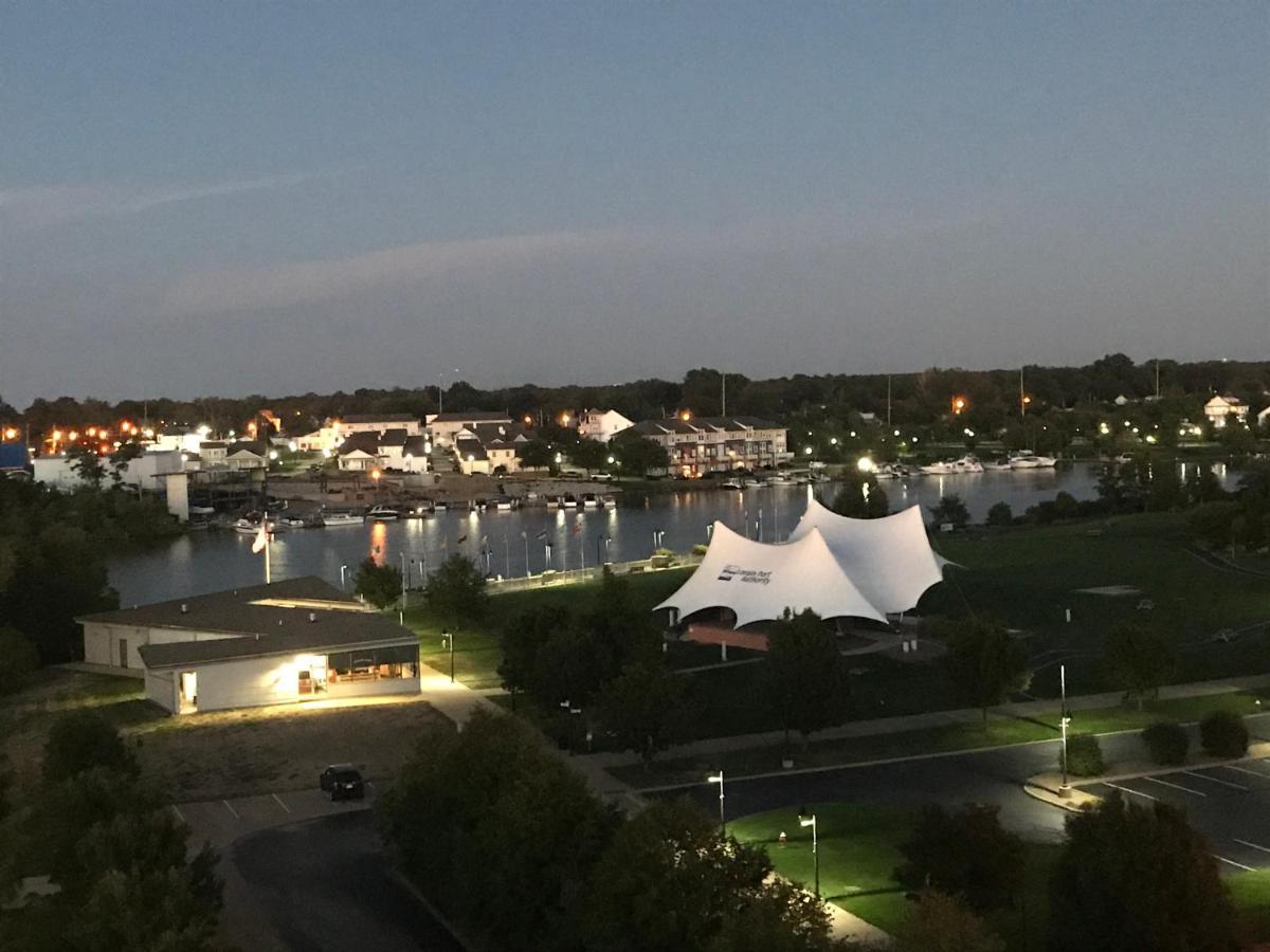 Ariel Broadway Hotel Lorain Экстерьер фото