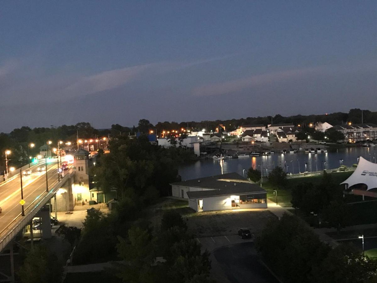 Ariel Broadway Hotel Lorain Экстерьер фото