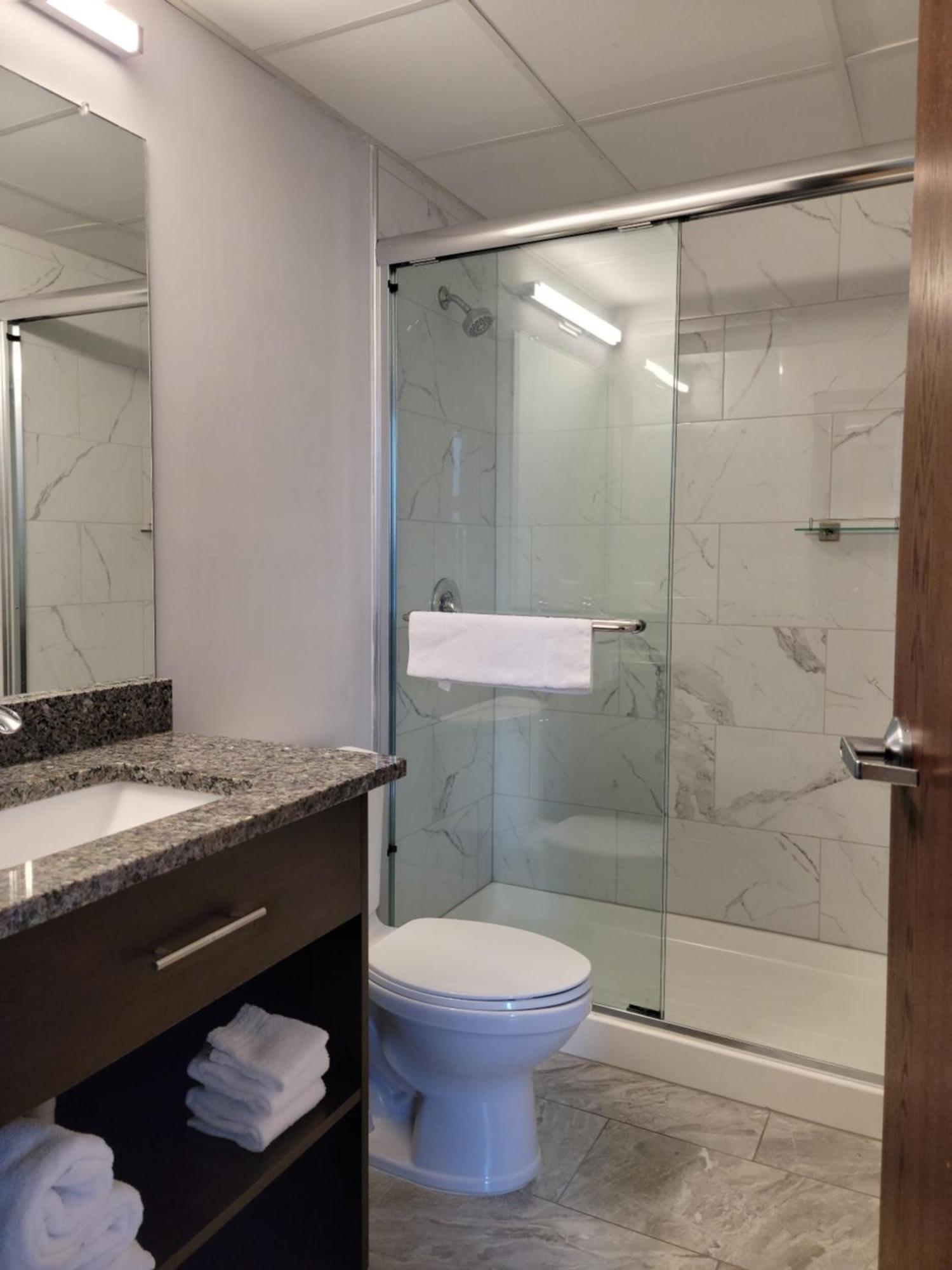 Ariel Broadway Hotel Lorain Экстерьер фото
