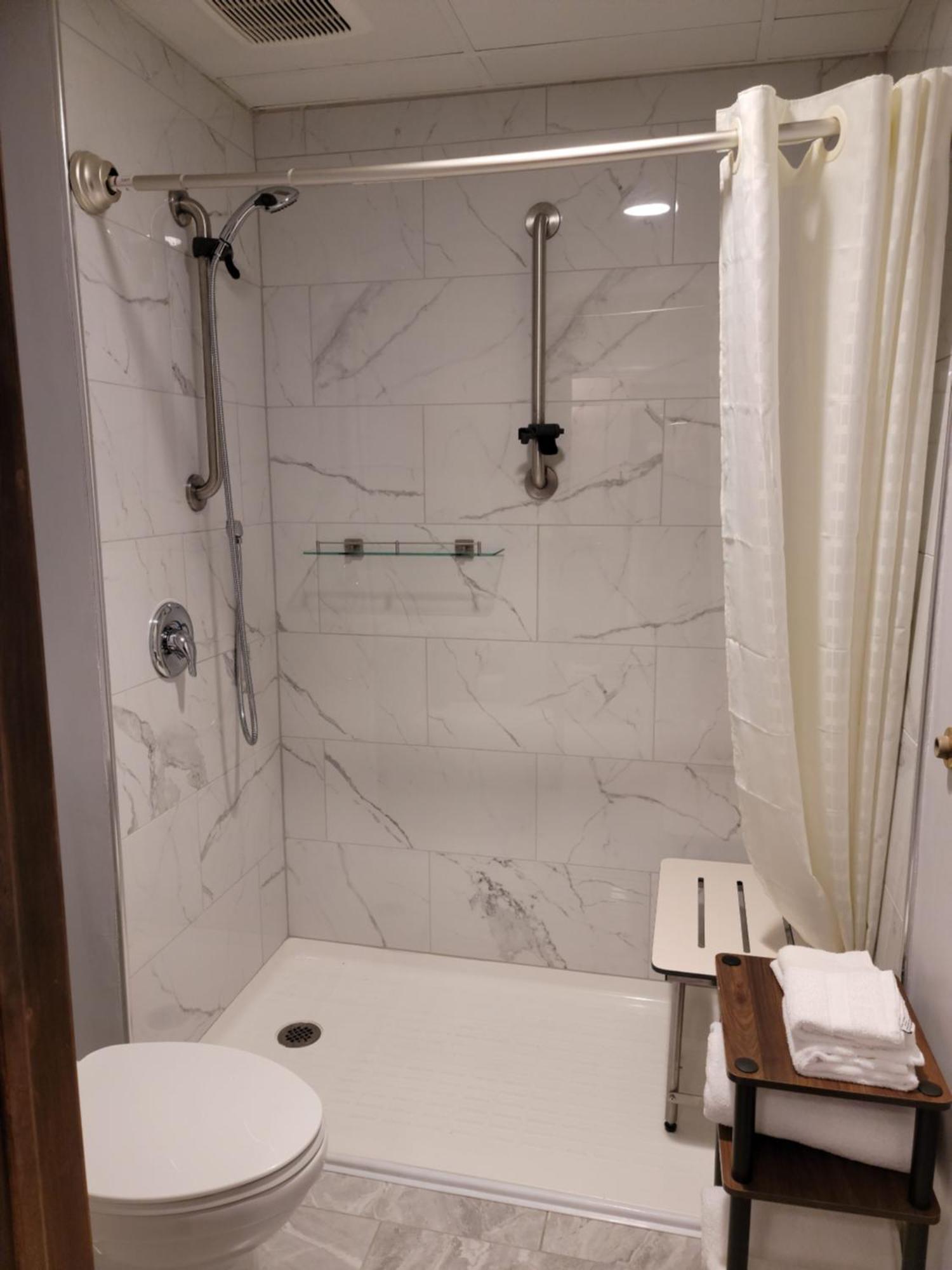 Ariel Broadway Hotel Lorain Экстерьер фото