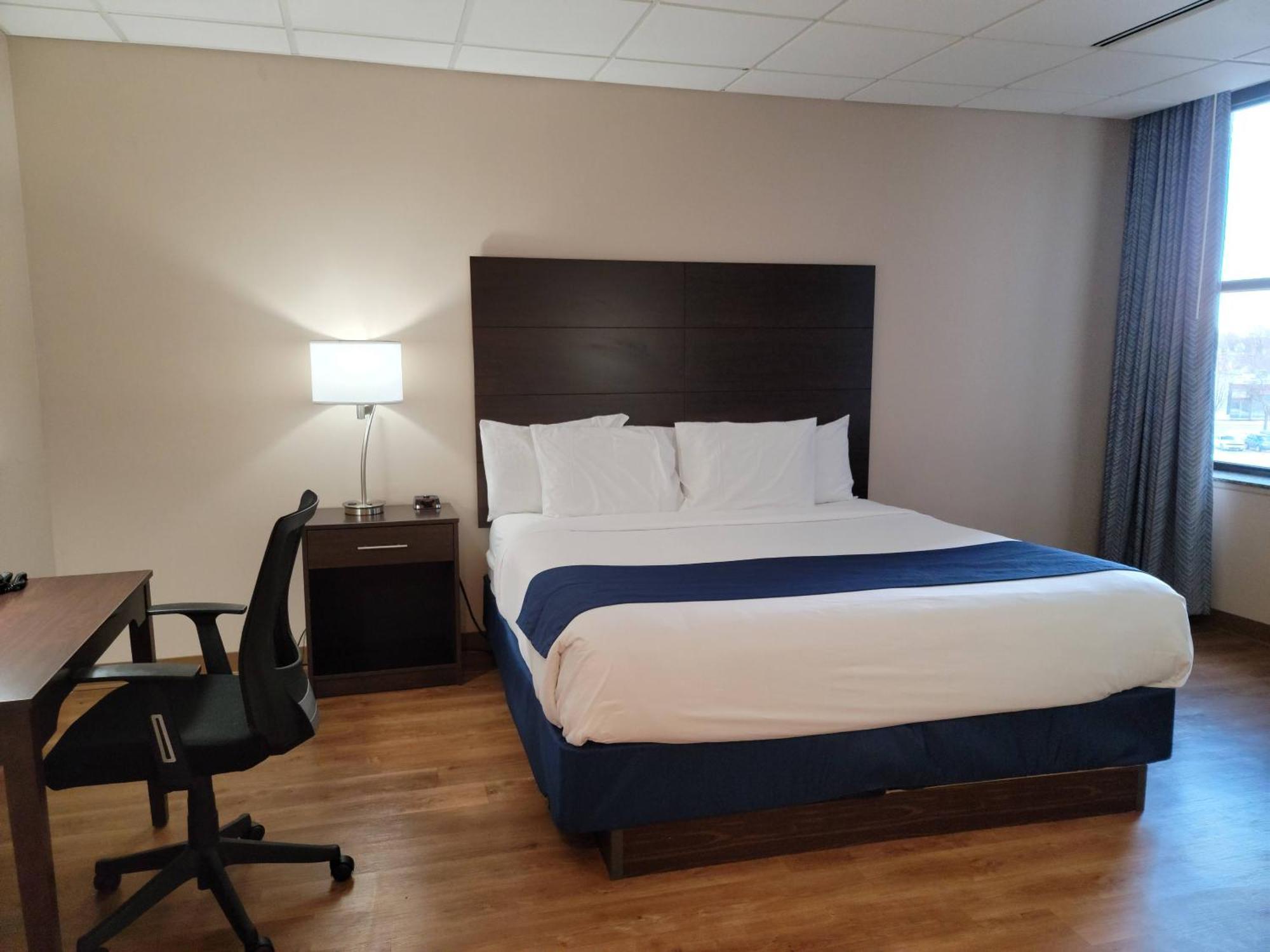 Ariel Broadway Hotel Lorain Экстерьер фото