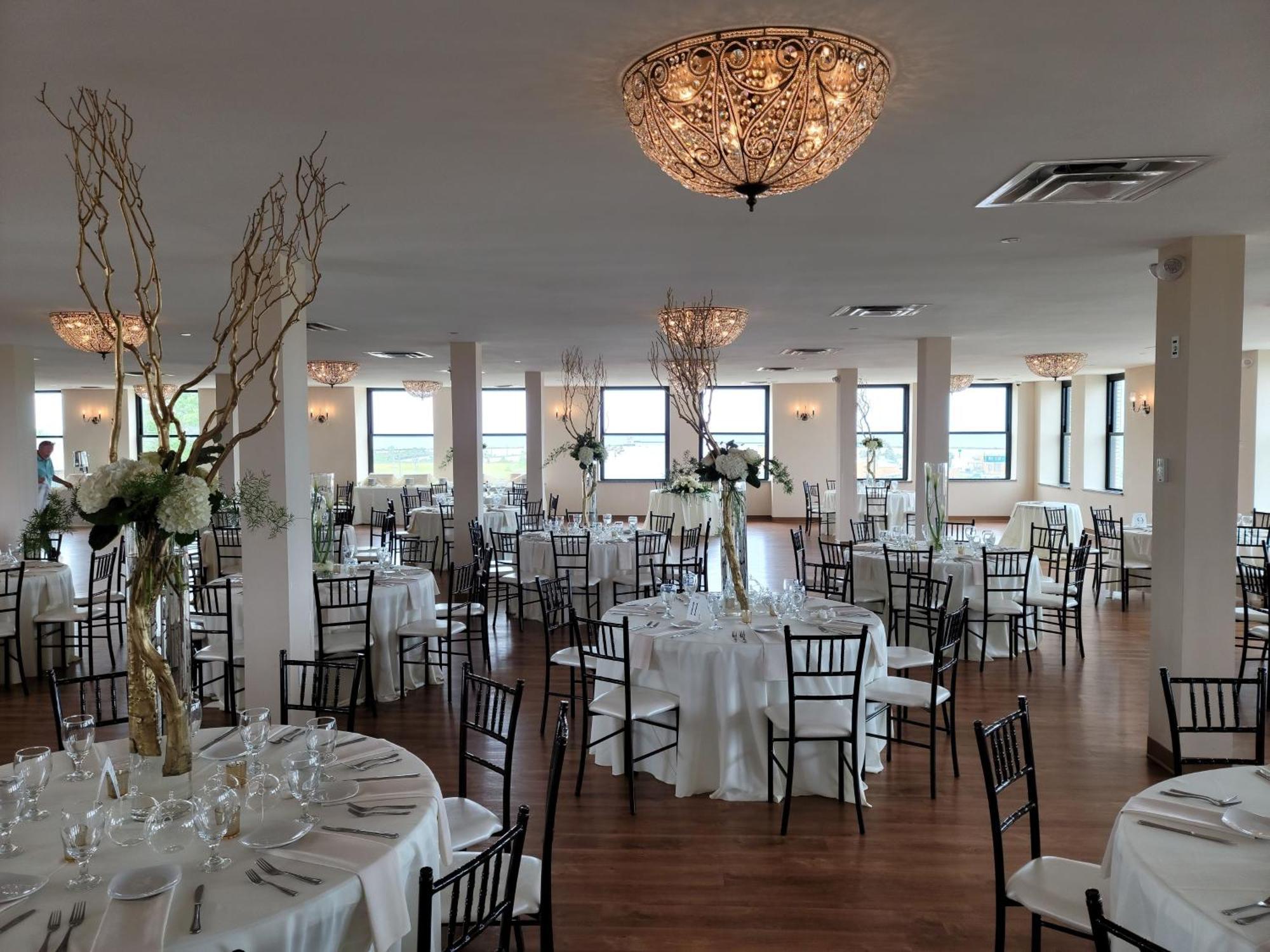 Ariel Broadway Hotel Lorain Экстерьер фото