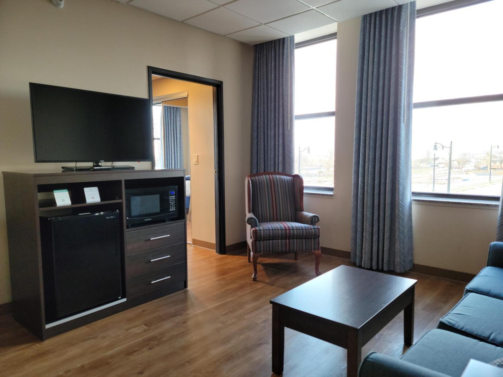 Ariel Broadway Hotel Lorain Экстерьер фото
