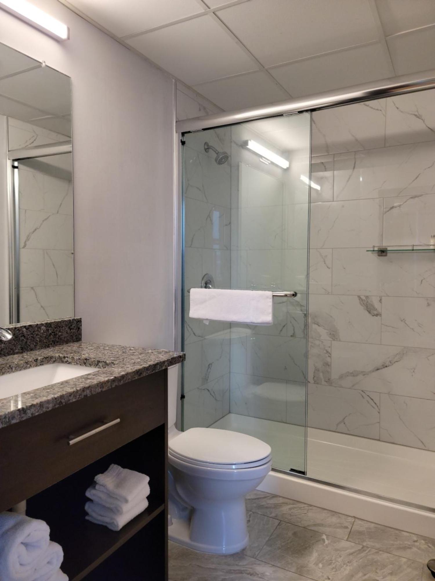 Ariel Broadway Hotel Lorain Экстерьер фото