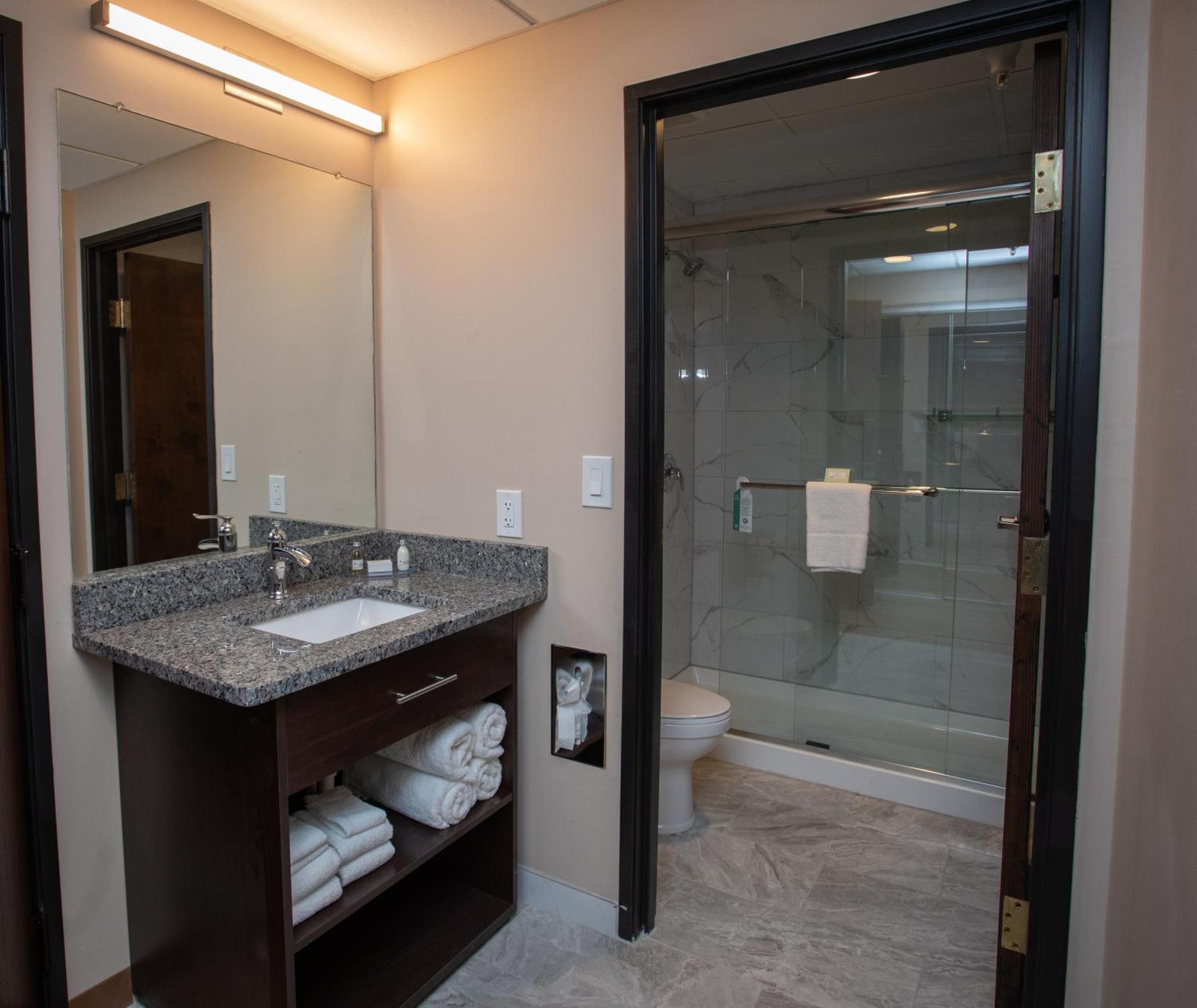 Ariel Broadway Hotel Lorain Экстерьер фото