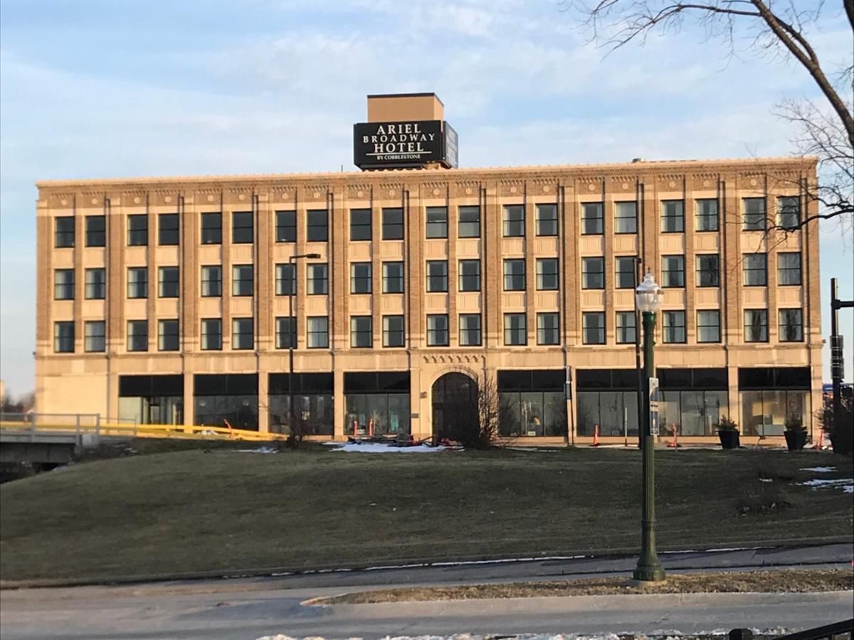 Ariel Broadway Hotel Lorain Экстерьер фото
