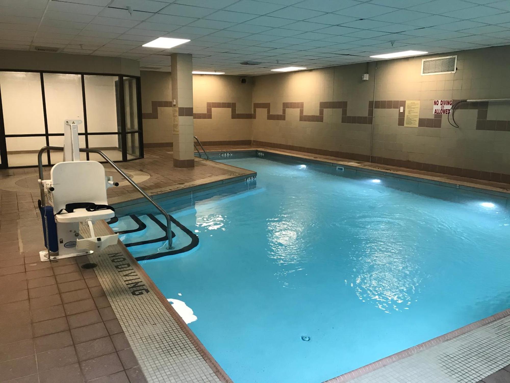 Ariel Broadway Hotel Lorain Экстерьер фото